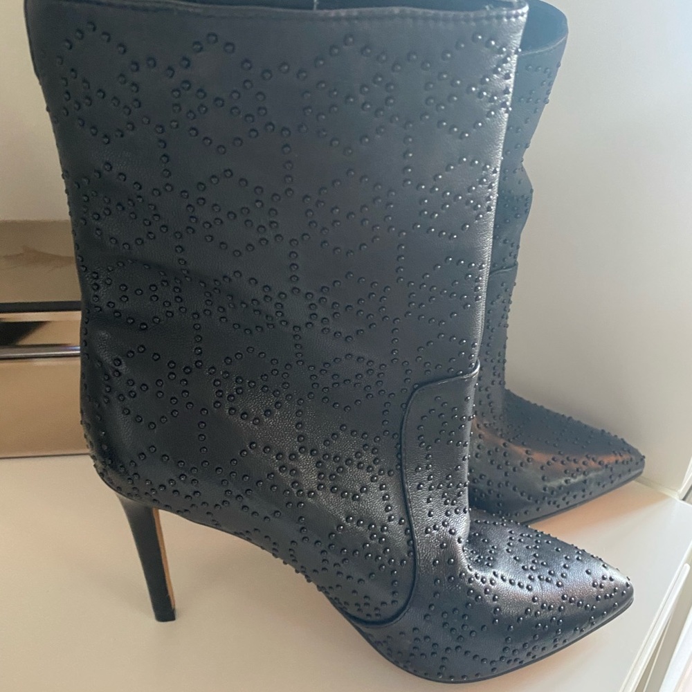 NWT Vince Camuto size 6 bootie